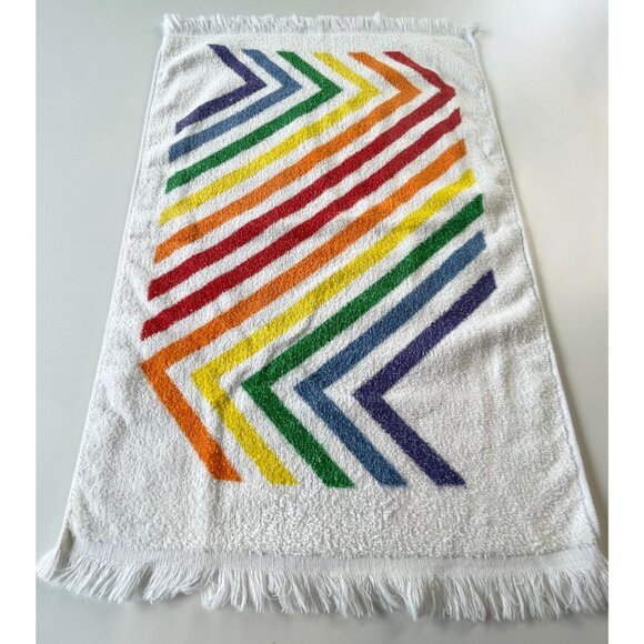 Other - Vintage 1980s face towel, primary color zigzag print, fringed